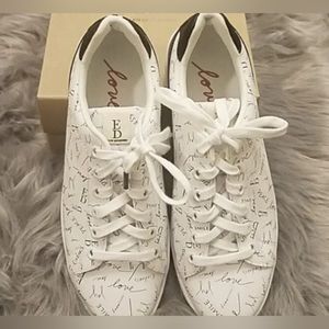 Ellen degeneres love white chapprint sneakers sz 7.5 m valentine 💌 day